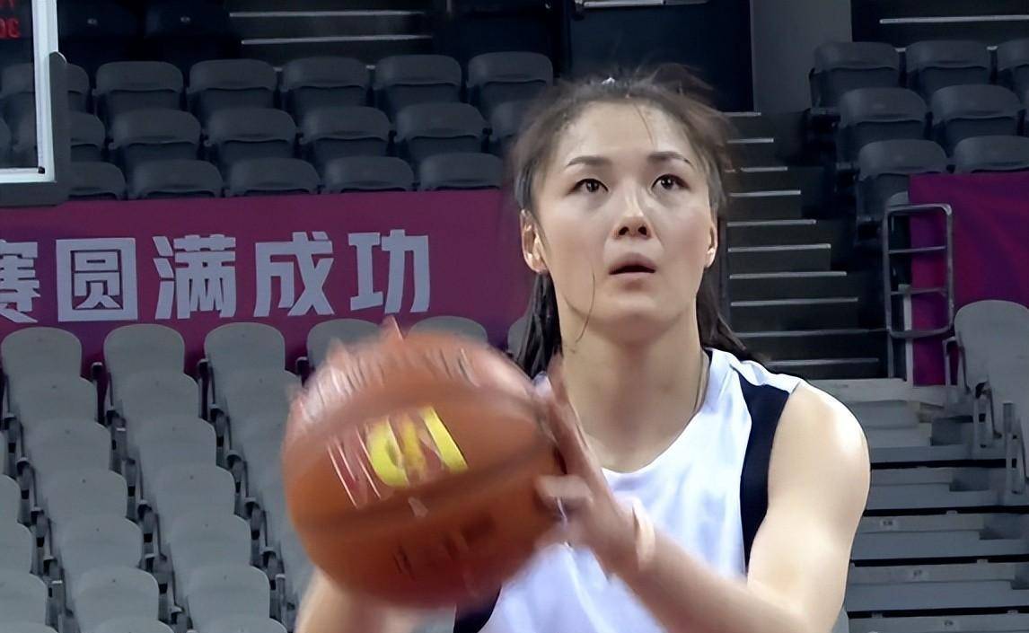 江苏女篮险胜重庆，艰难守住领先地位